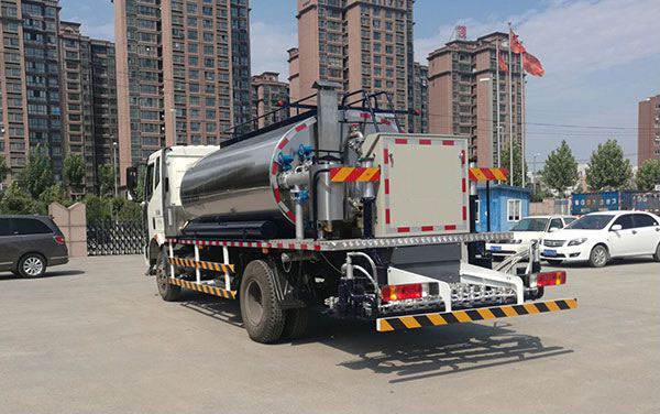 Performance of various types of asphalt spreading trucks_1